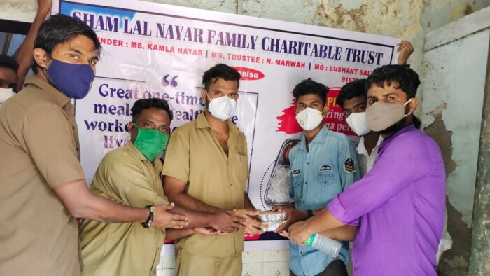 Distribution of free Lunches to front line Health workers at Vaccination centre & water & cremation in Thane